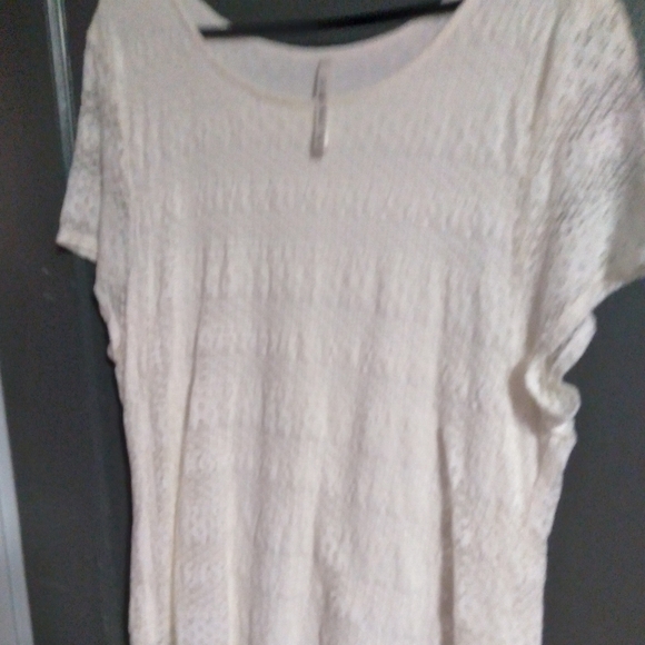 𝅺LEO & NICOLE WOMENS WHITE SHORT SLEEVE TOP. SIZE 2X - Picture 1 of 4